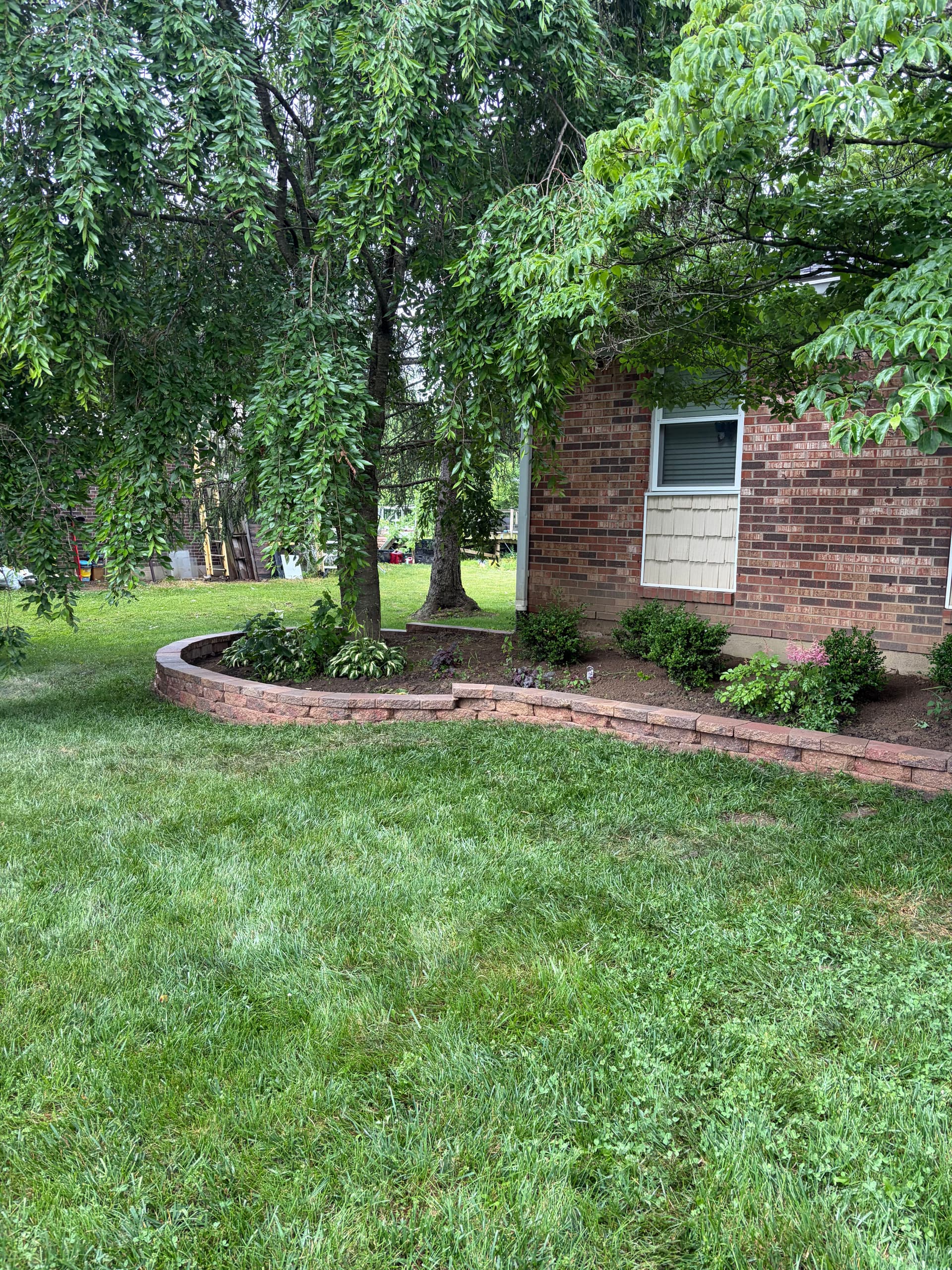 Gallery photos for Retaining Wall and Landscape Bed Install in Hamilton OH: Image #4