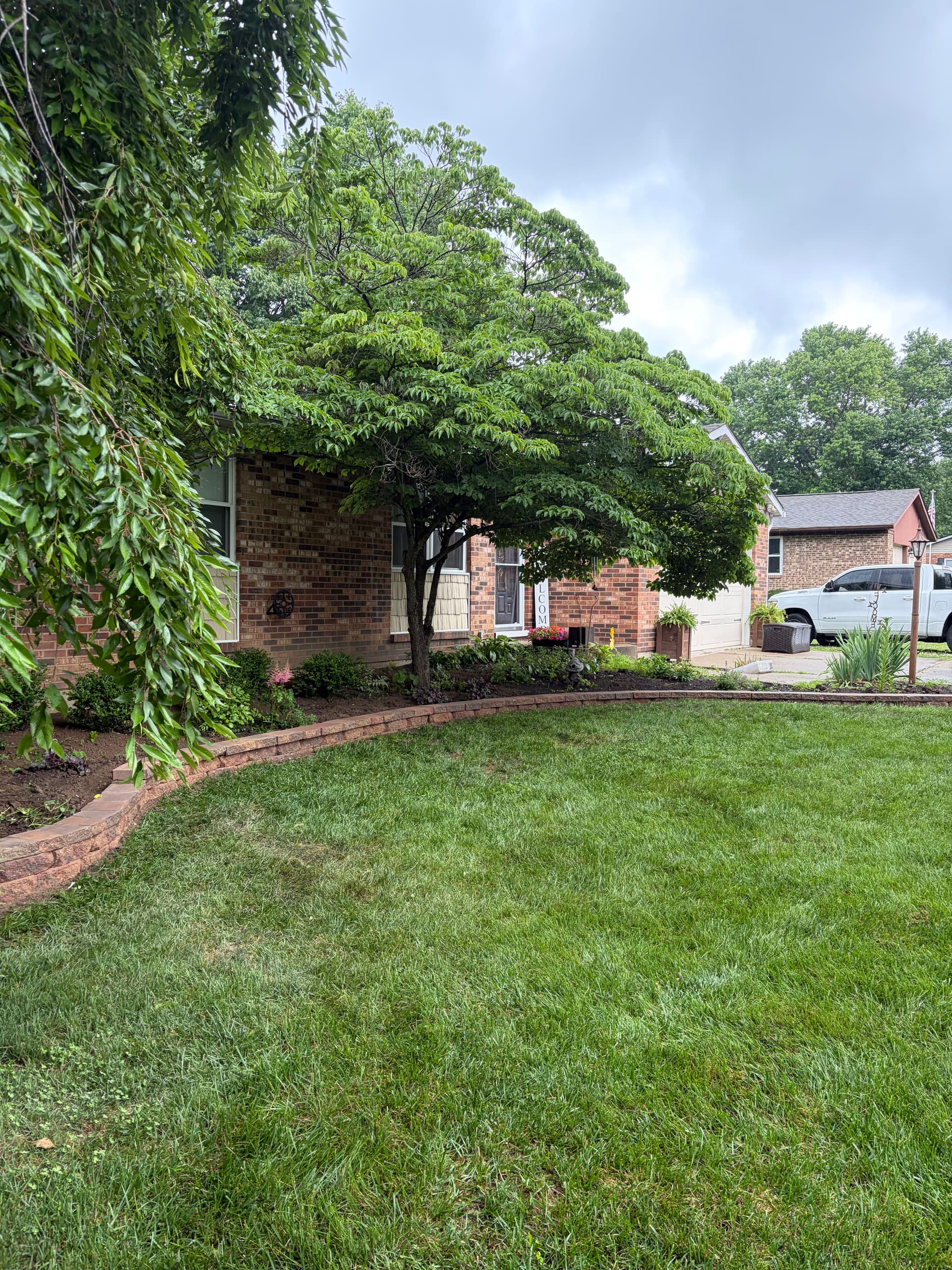 Gallery photos for Retaining Wall and Landscape Bed Install in Hamilton OH: Image #2
