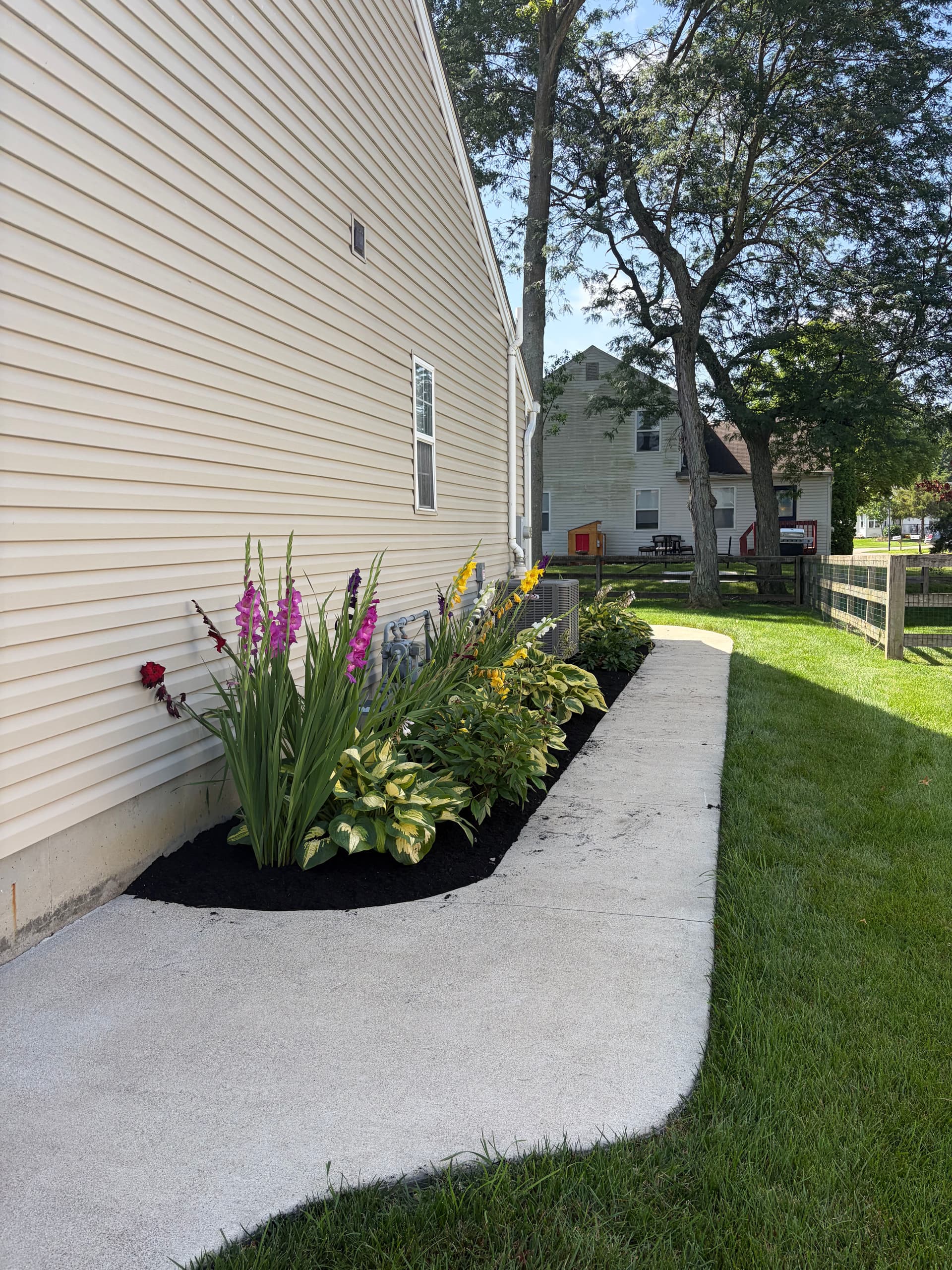 Gallery photos for Garden Bed Refresh with New Plants and Fresh Mulch: Image #2