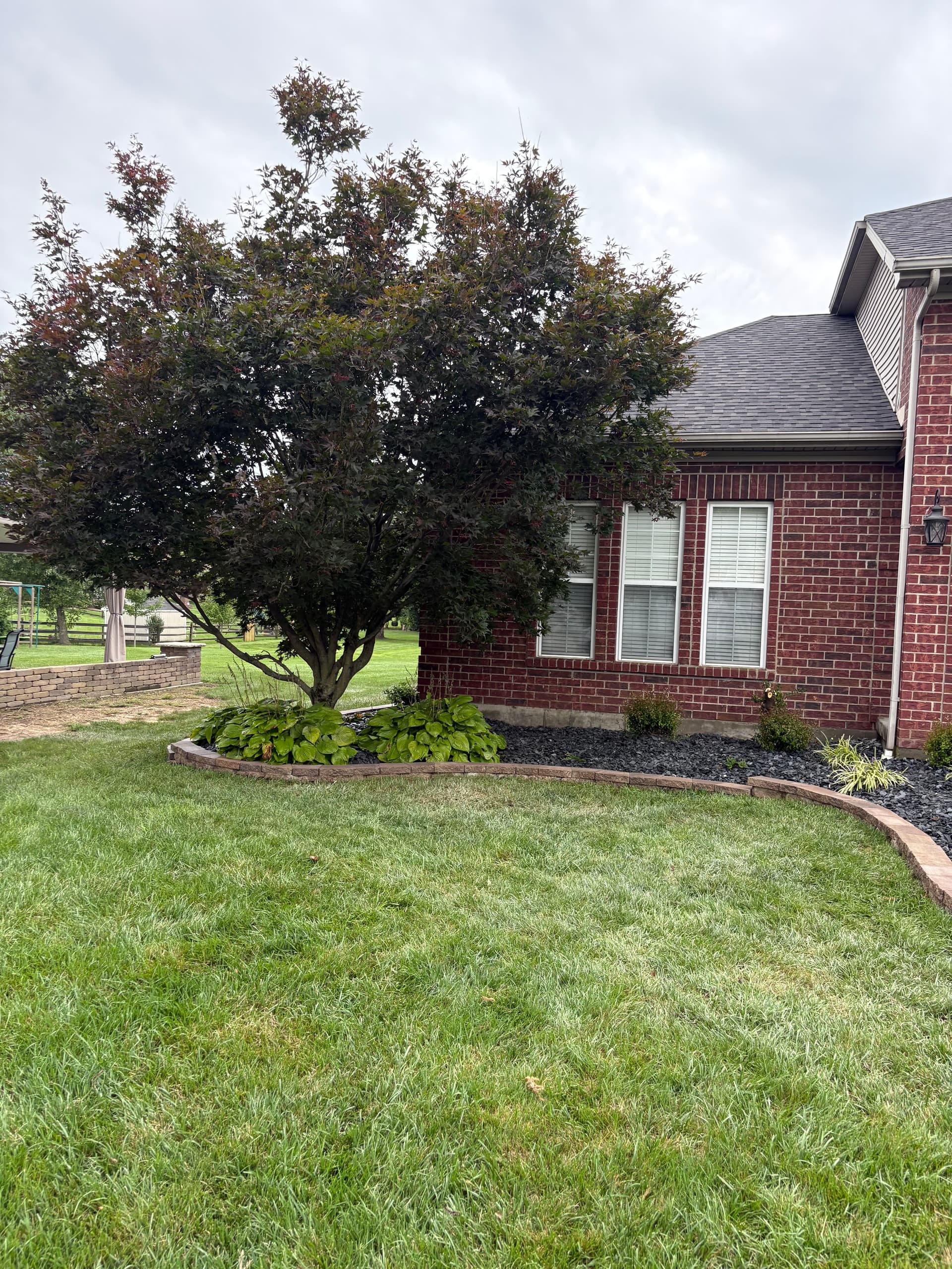 Gallery photos for Black Slate Rock and Brick Edging Give This Home Serious Curb Appeal: Image #2